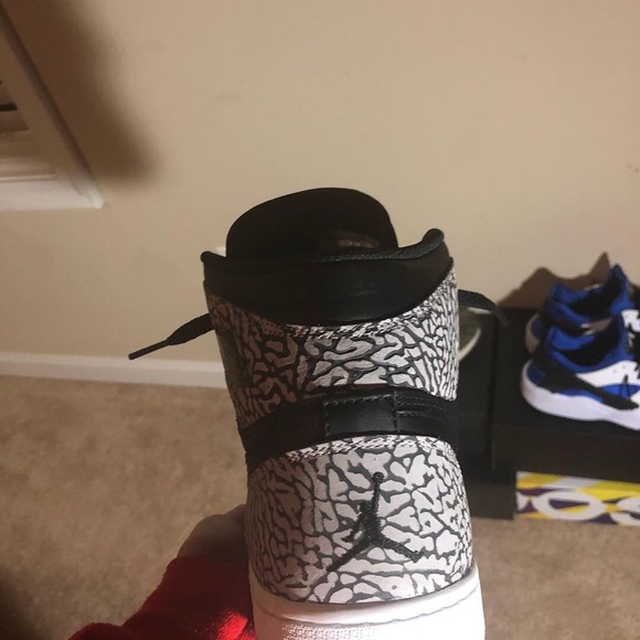Jordan 1 UnSupreme - Picture 4 of 5